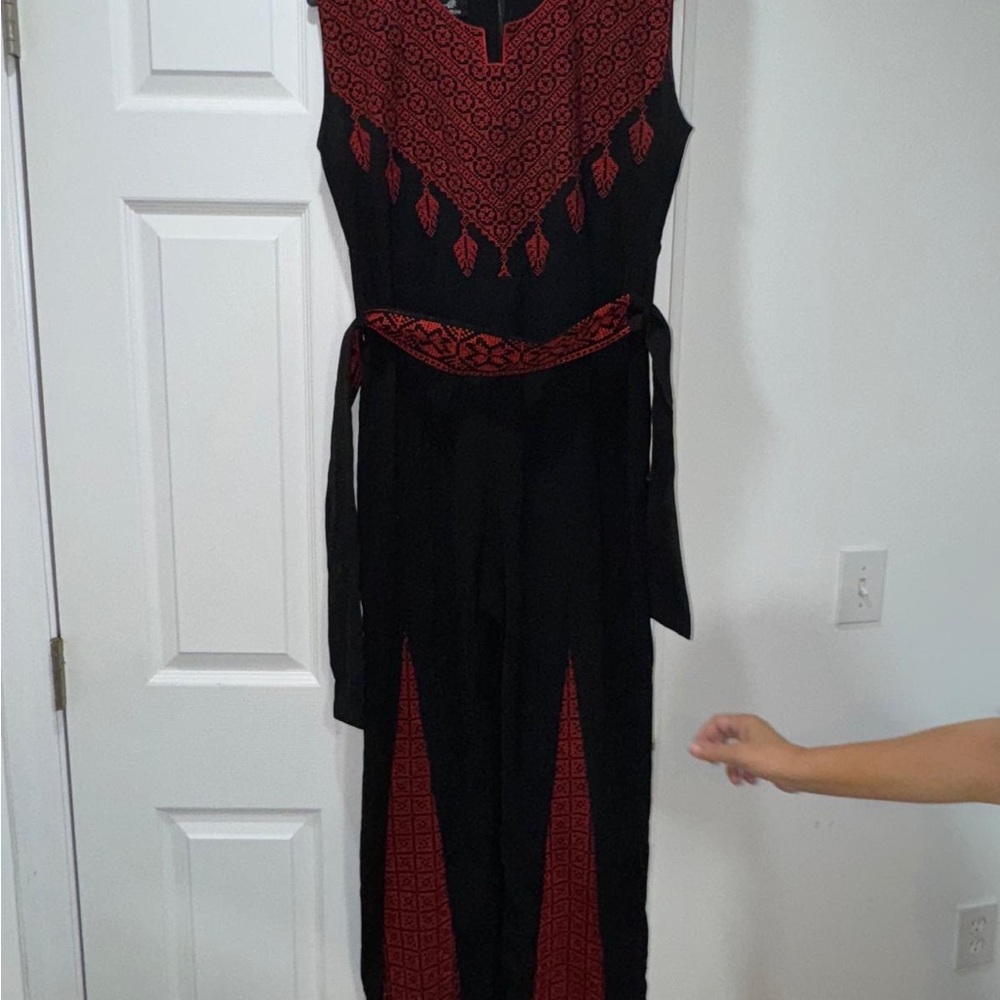 Elegant Black and Red Women's Jumper with Abaya